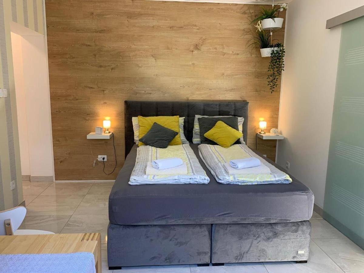 Studio Apartment Lucija Krk Town Buitenkant foto